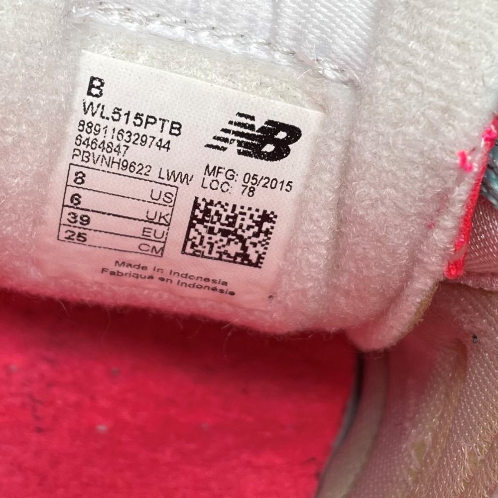 New Balance Navy and Aqua Sneakers - Picture 16 of 16